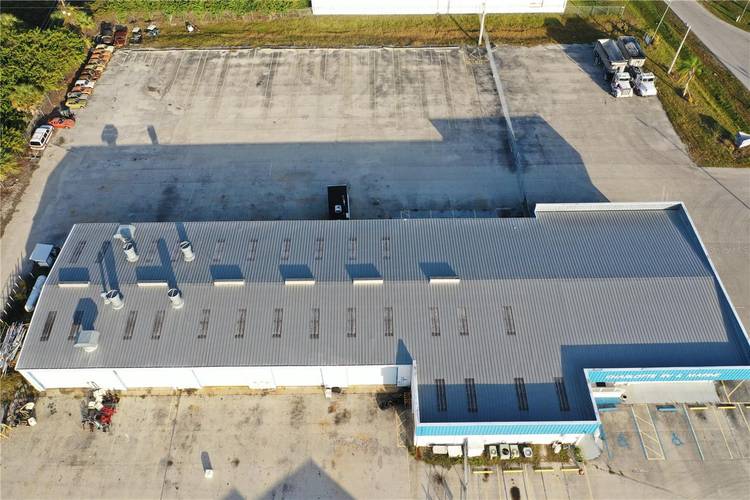 Take advantage of this rare opportunity to secure a prime mixed use space in one of Florida's most promising areas !