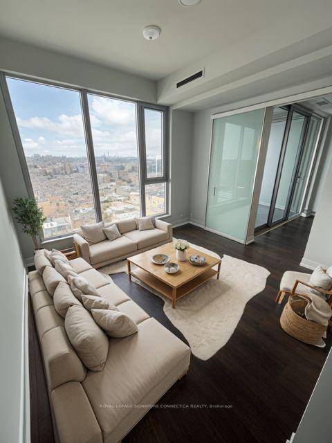 Introducing Debut Barrie's New Standard in Luxury Living Live steps from the waterfront in this elegant 1 Den condo featuring 2 stylish bathrooms and premium Italian appliances.