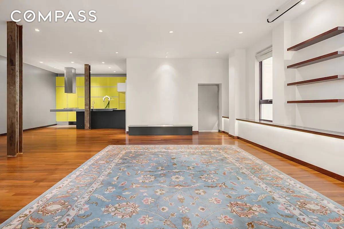 CONVERTIBLE 3 BEDROOM Downtown Luxury Loft This impeccable, two bedroom loft is the perfect marriage of industrial and modern chic, exuding streamlined design and clean minimalism.