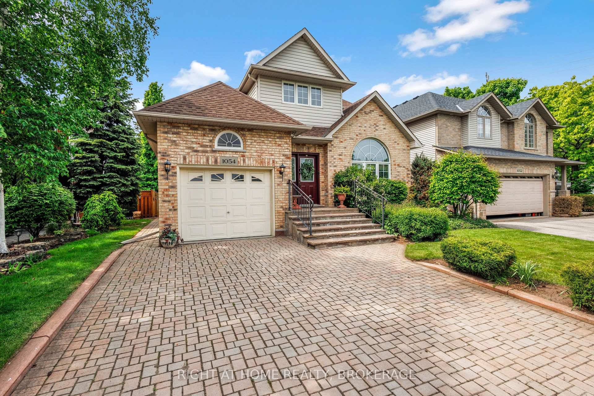 Welcome to 1054 Augustus Drive in Burlington's sought after Brant neighbourhood !