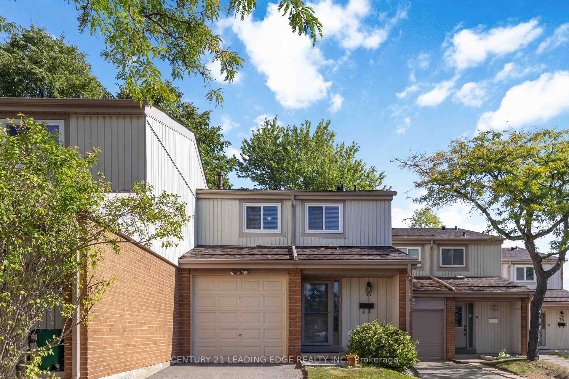Welcome to this beautiful townhome in the heartof Erin Mills, ideally located on street and steps trails, transit and parkland.