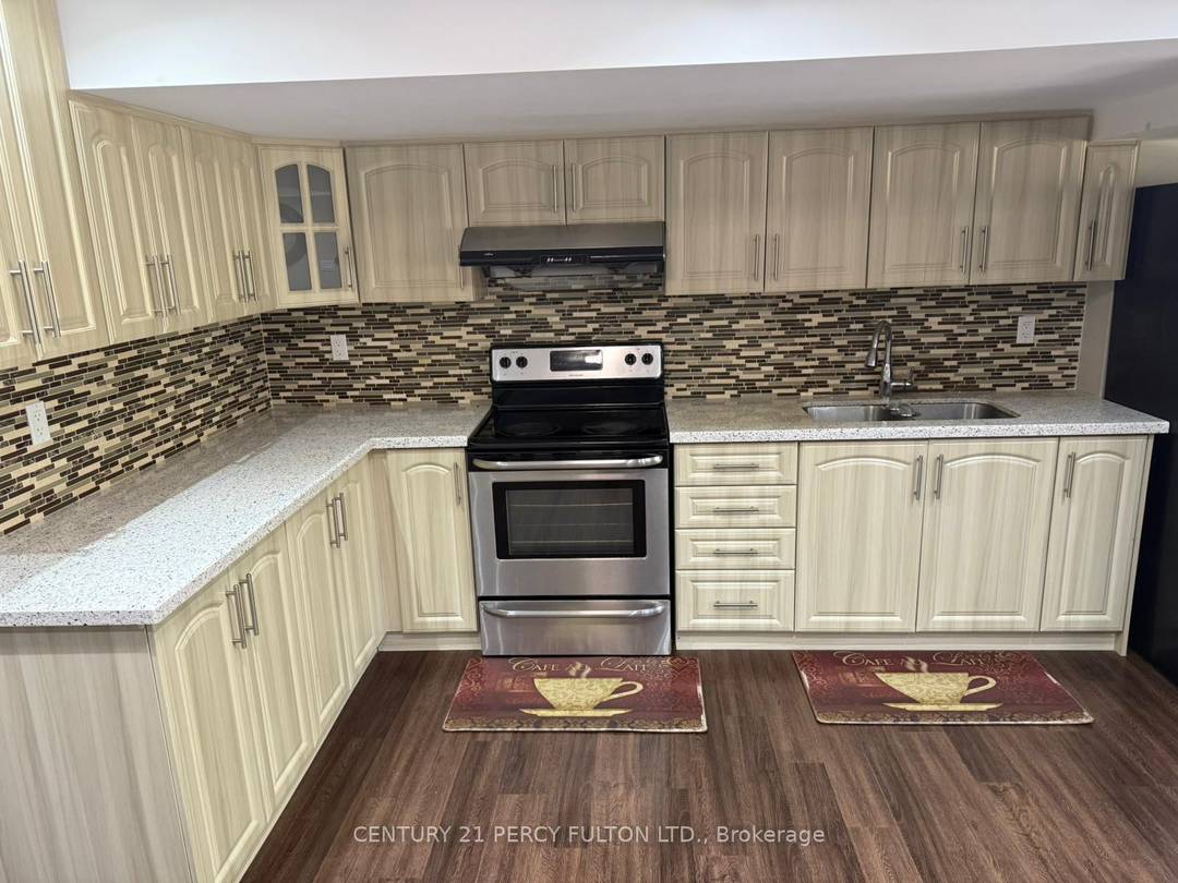 Bright And Spacious 1 Bedroom With 1 Bathroom Walkout Basement.