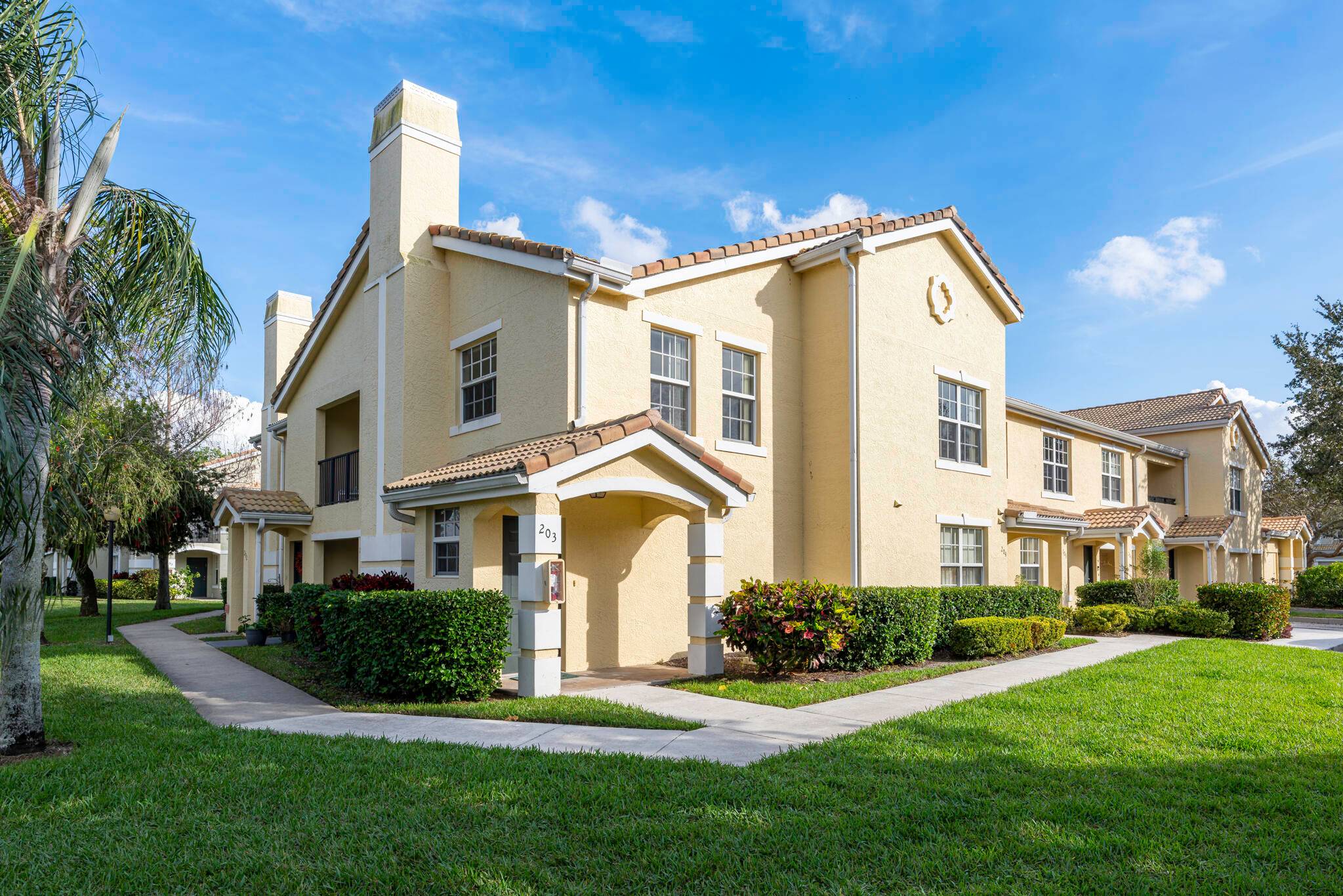 Welcome to this charming 2 bedroom, 2 bathroom second floor condominium located in the desirable Belmont at St.