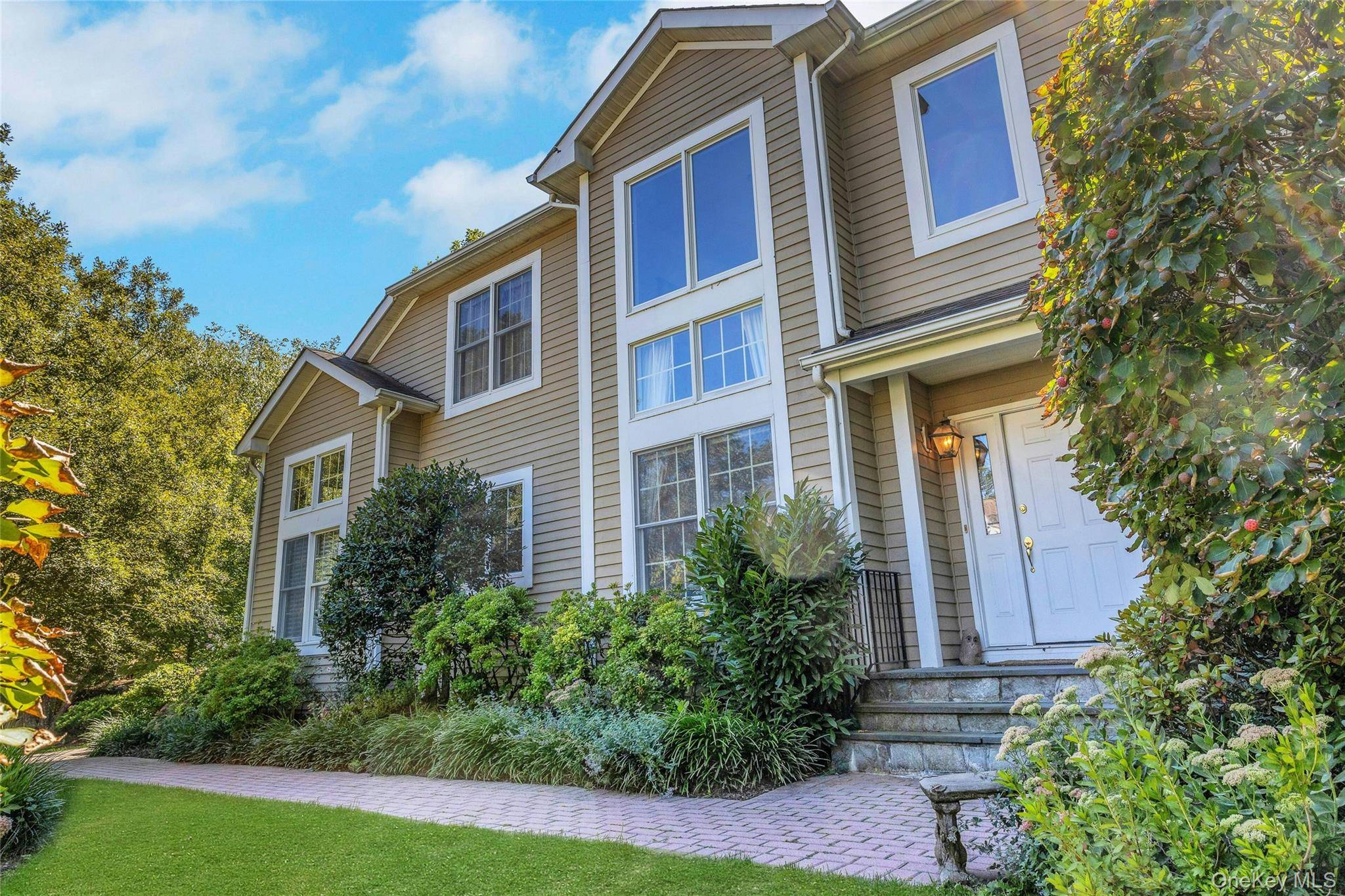 Welcome to Whippoorwill Hills a sought after gated community in the heart of Armonk, just a short walk to town, library, parks, and shops.