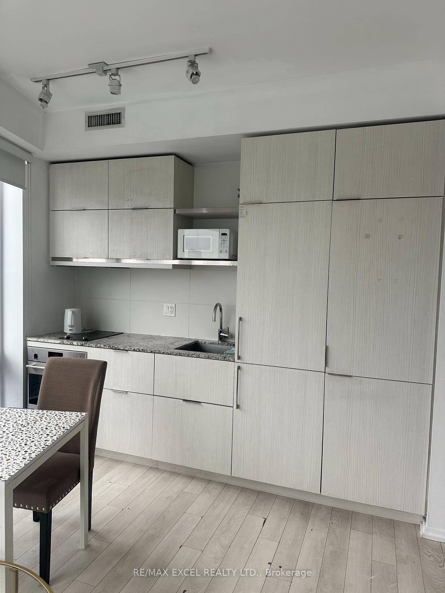 The Massey Tower, Mins away from Eaton Centre and St.