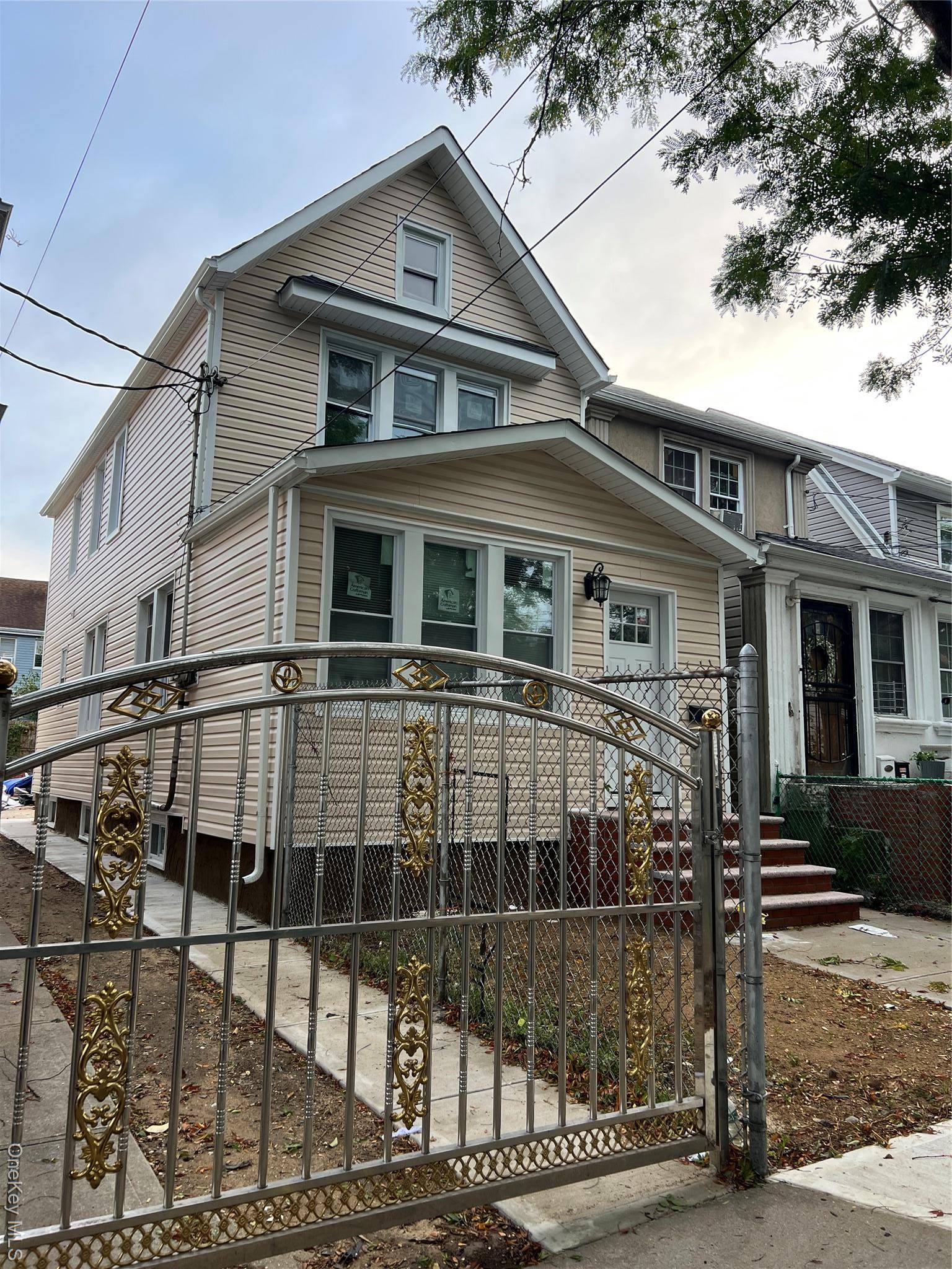 Fully renovated house Brand new roof, brand new siding, new hardwood floor, new kitchen, granite countertop with blue cabinet, new 3 bathrooms, 4 bathrooms, new boiler, new hot water tank, ...