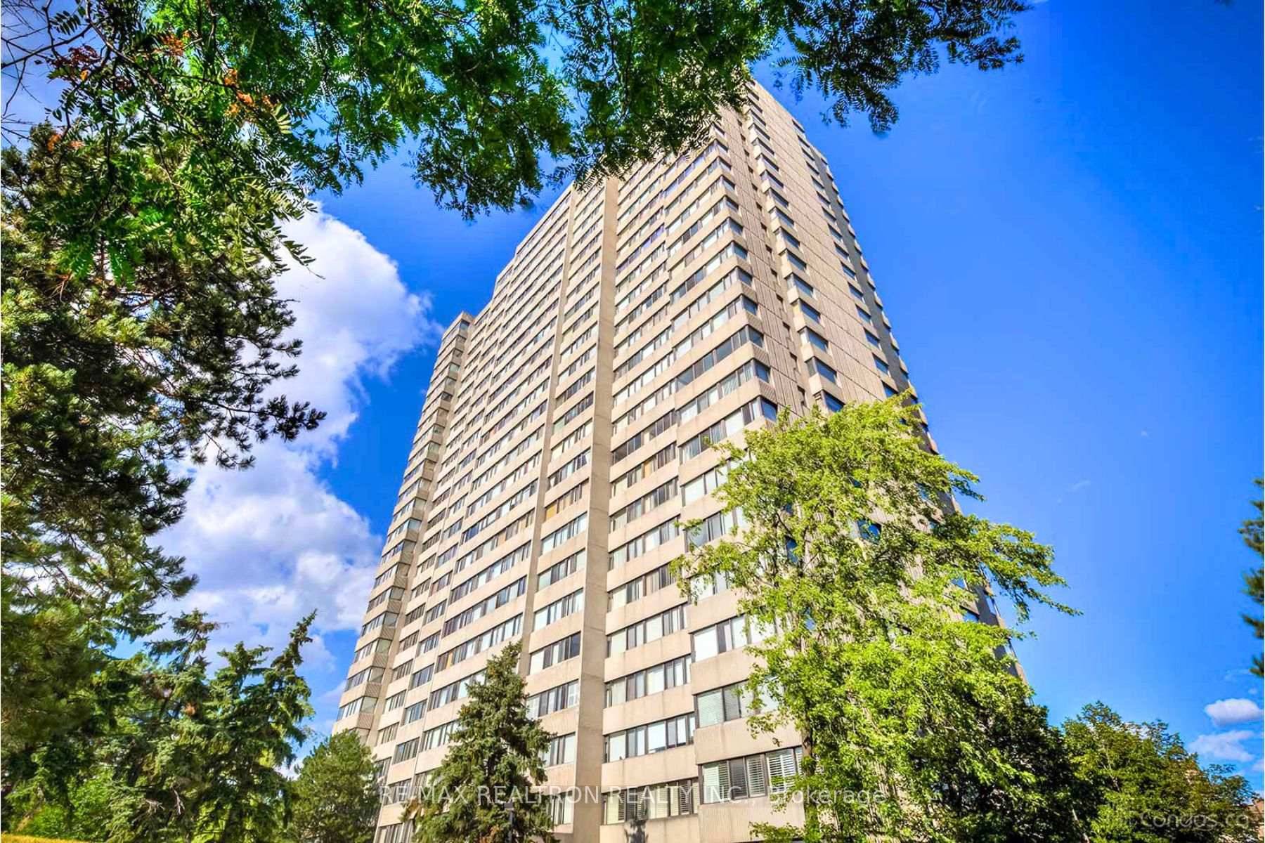 Spacious amp ; Rarely Offered High Floor Suite at 33 Torresdale Ave !