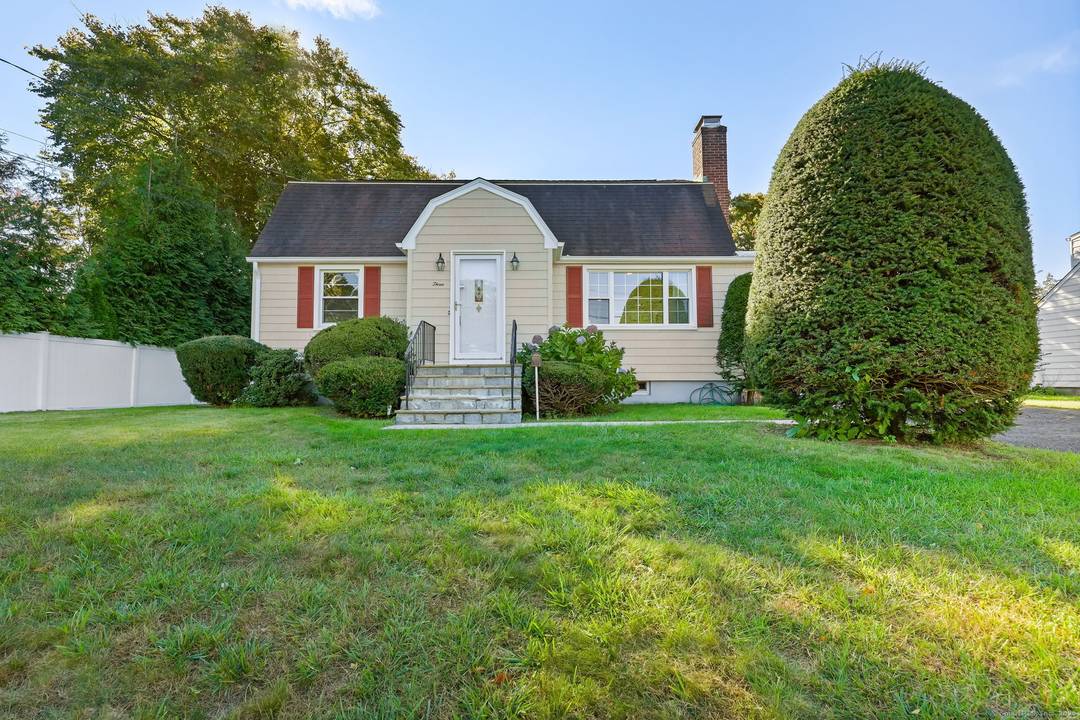 Nestled on a quiet street in Norwalk's desirable Spring Hill neighborhood, this charming Cape Cod Colonial offers 1, 583 sq ft of comfortable living space with 4 bedrooms two on ...