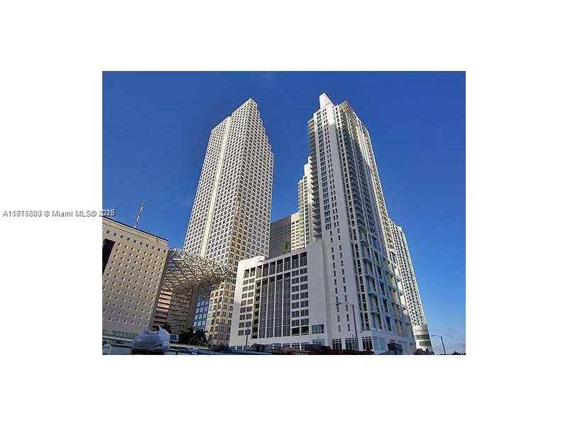 Nice 1 bedroom 1 bath unit, unfurnished, big balcony facing west, washer and dryer in unit, stainless steel appliances, Italian cabinetry Enjoy Miami lifestyle, MET 1 amenities included fitness center, ...