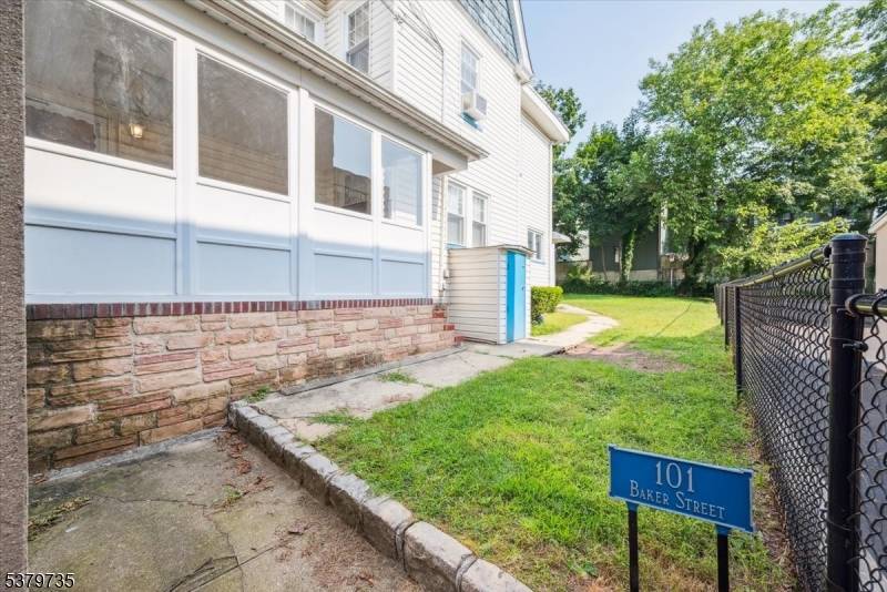 Commuter's Dream ! Welcome to this charming 3 bedroom single family home, ideally located in the heart of Maplewood Village.