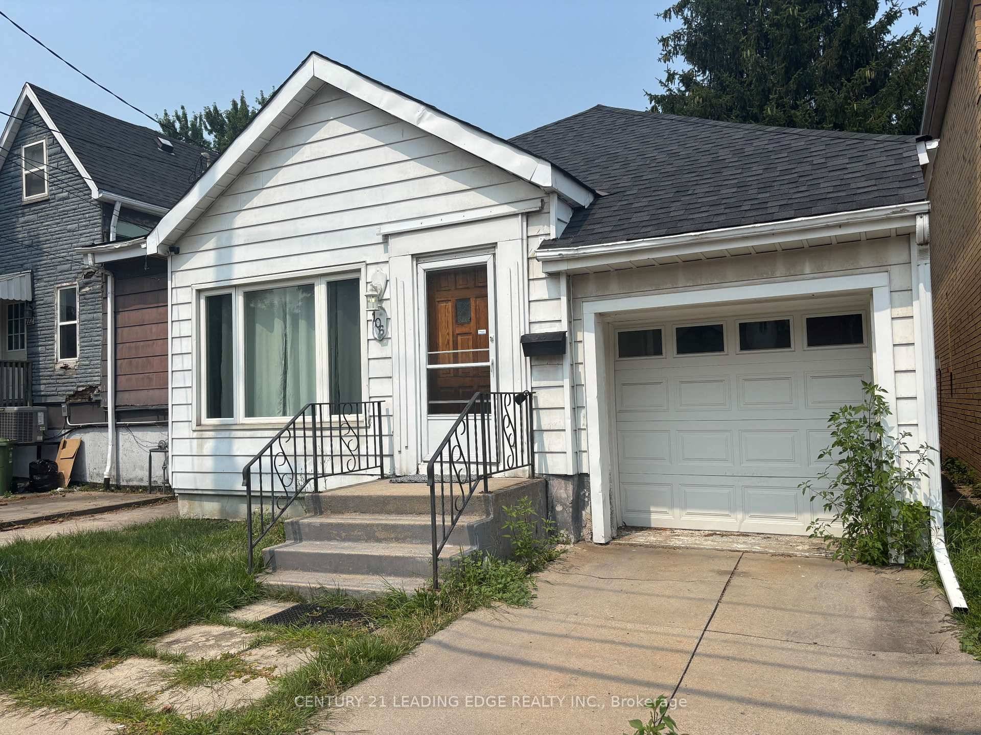 Welcome To 106 Whitney Avenue, Located In The Beautiful And Vibrant Ainslie Wood Neighbourhood.