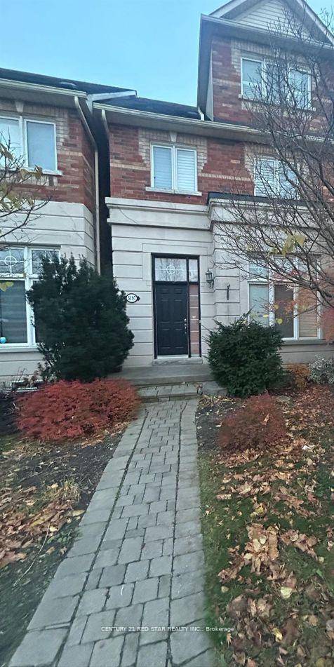 Beautiful and spacious freehold Townhouse in a very exclusive and quiet neighbourhood, many upgrades, 11 ft Ceilings on Main Floor.