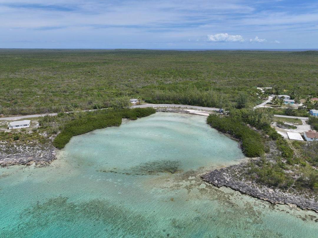 5.5 ACRES DOCTOR'S CREEK Land Long-Island-Bahamas