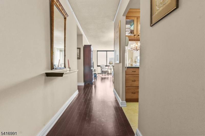 Luxury living in this beautiful 1 bedroom 1 bathroom condo located on the 14th floor of The Greenhouse !