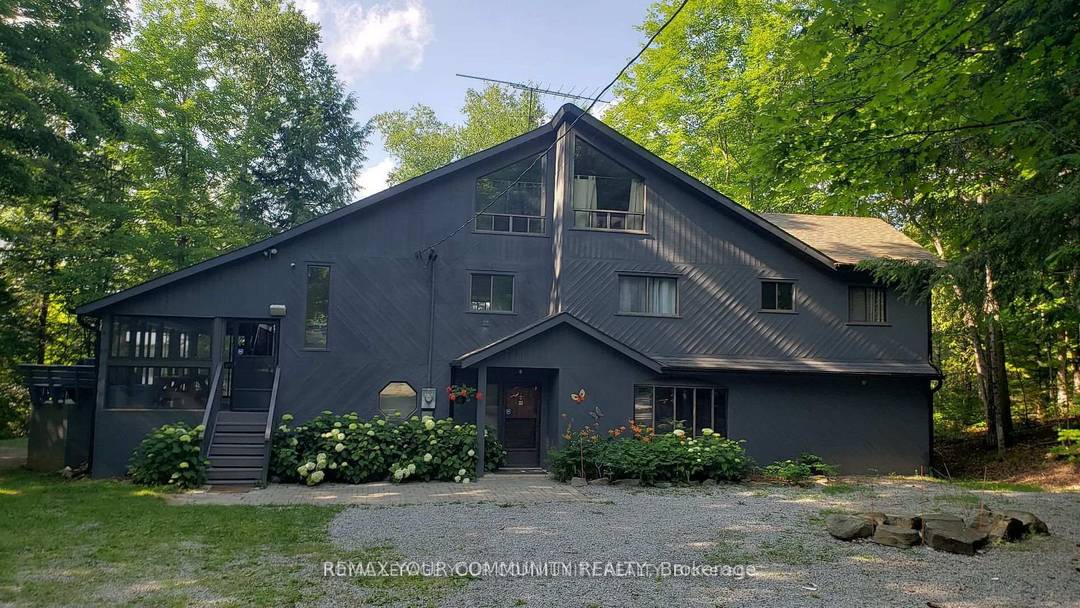 Over 3000 SqFt Waterfront Oasis Situated on almost 1 Acre land fronting on one of most Unique Crystal Lake, 10 practical Bedrooms, 3 Washroom, Sauna with walk out relax room ...