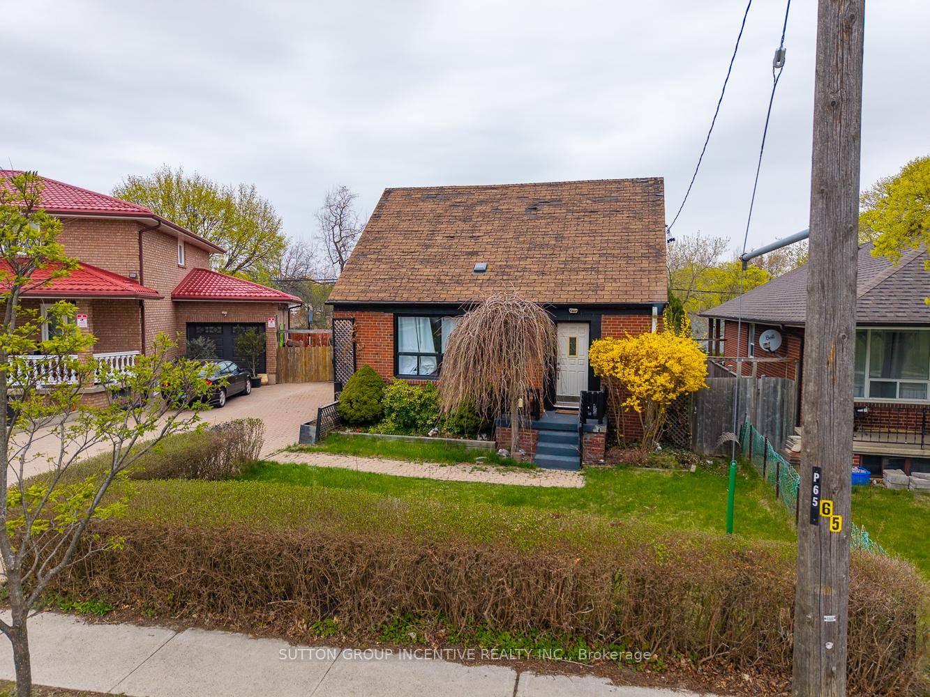 Tucked away on a peaceful, tree lined street in one of Etobicokes most welcoming neighbourhoods, this 1.
