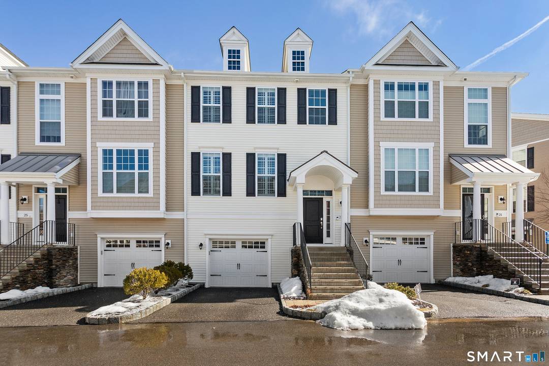 Welcome to this beautifully maintained, bright three bedroom luxury townhome located within the premier luxury community of Rivington.