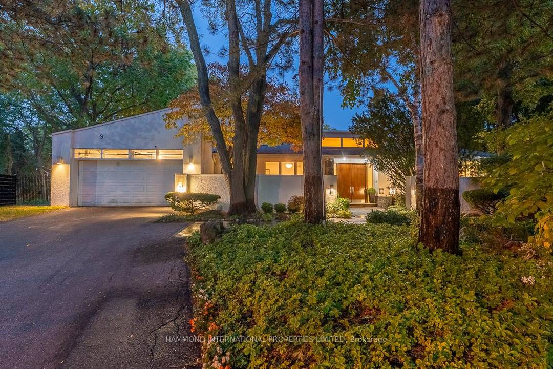 Client RemarksThe Glasshouse at Bluejay is a bold expression of light, balance, and modern artistry, redefining architectural living in one of Toronto's most exclusive enclaves.