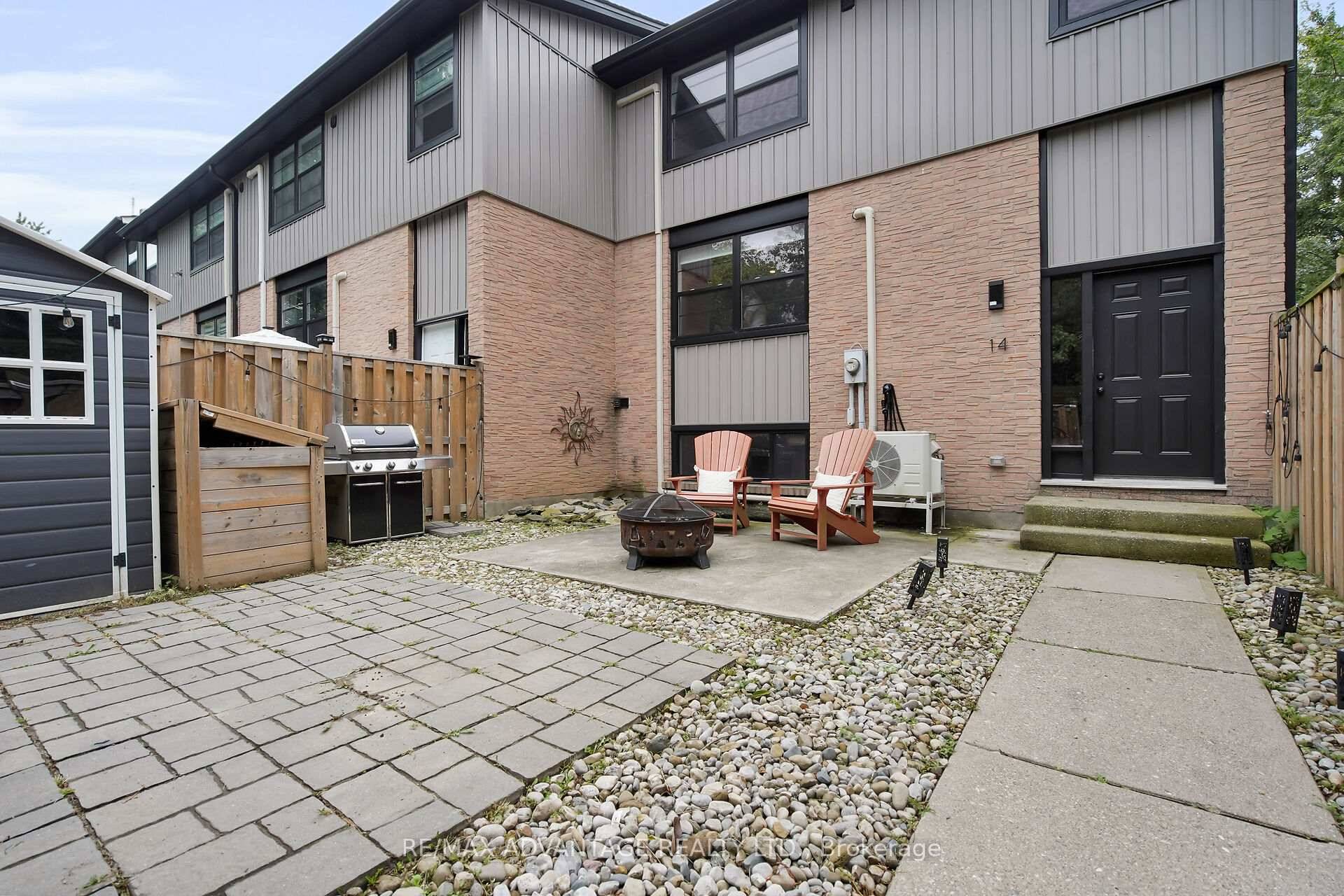 Don't miss your chance to own this fully renovated 3 bedroom, 2 bathroom end unit townhome in desirable Westmount with low condo fees that even include water !