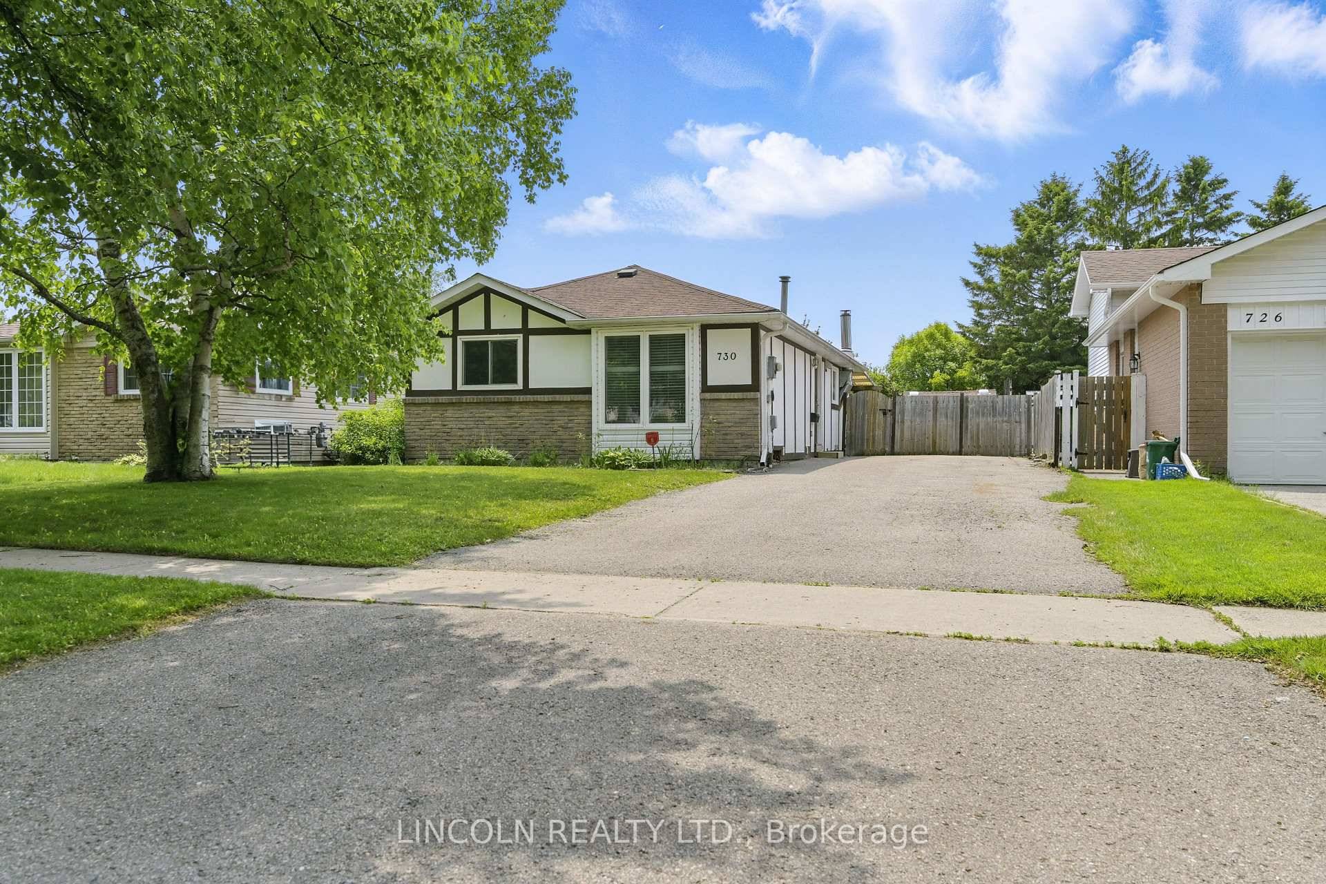 Welcome to 730 Downview Crescent located in a quiet, family friendly neighbourhood on the Oshawa Courtice border.