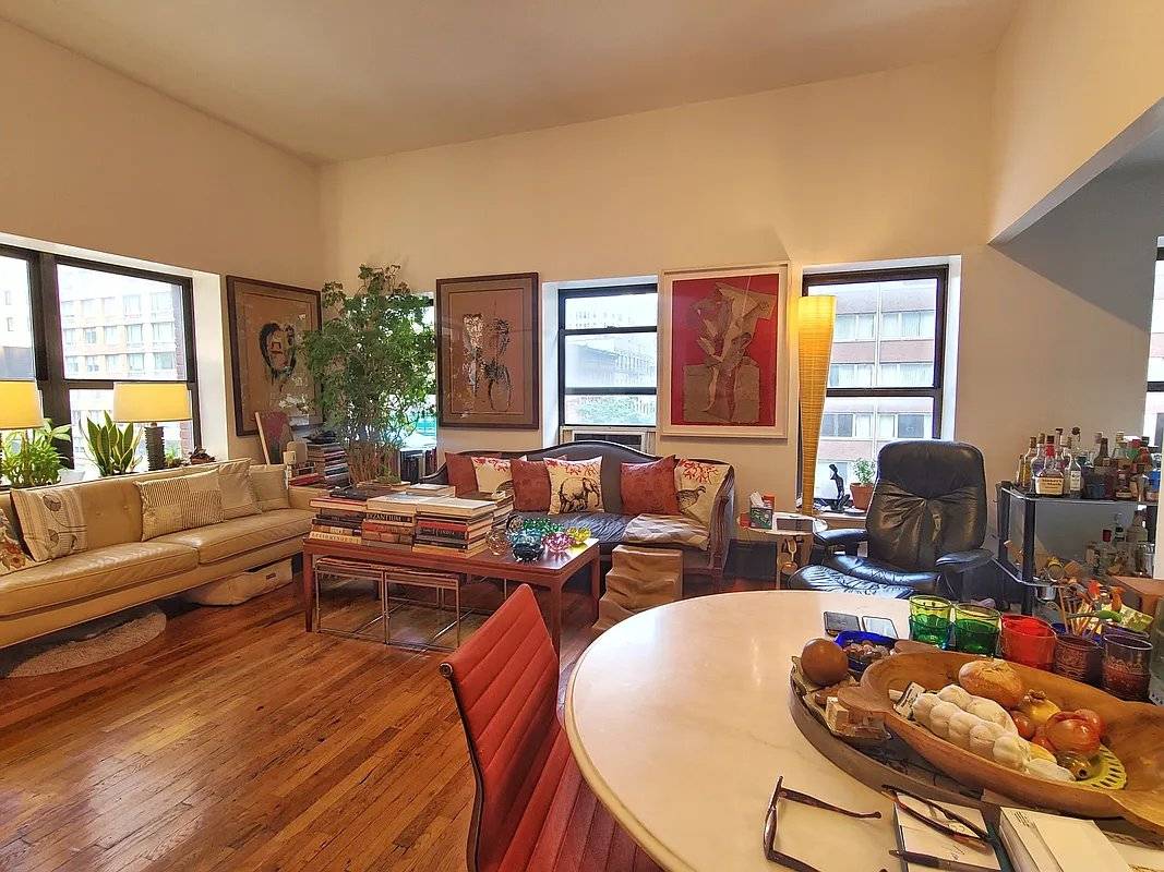 ! Rarely available corner duplex 2brm 2bth with a private roof terrace !