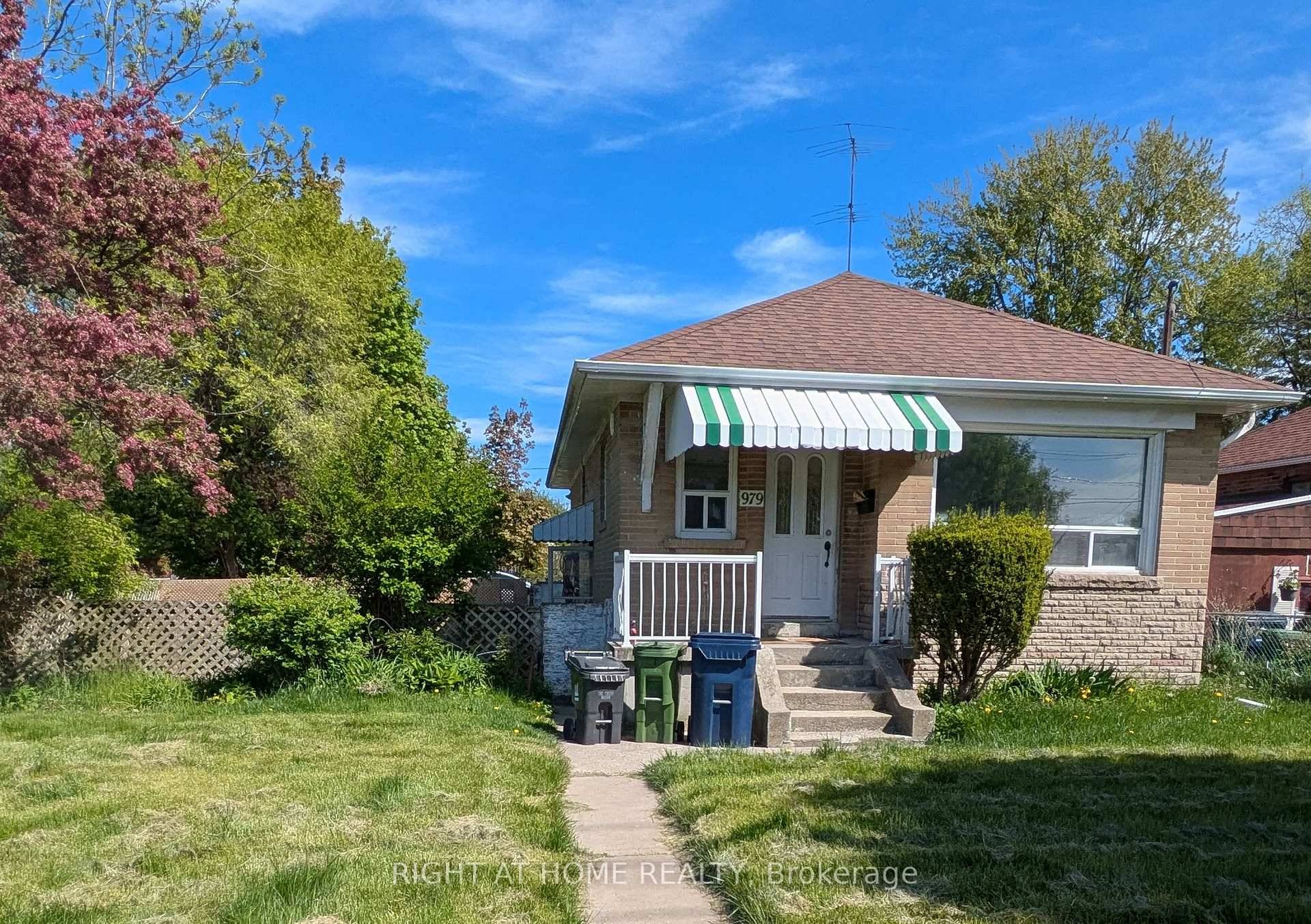 This home offers comfort, space, and convenience in a vibrant Scarborough neighbourhood.
