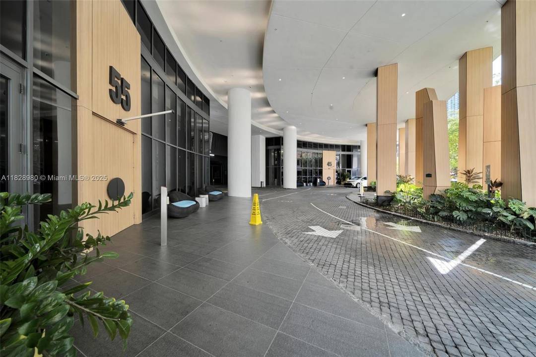 Experience luxury living in the heart of Miami at Brickell Heights !