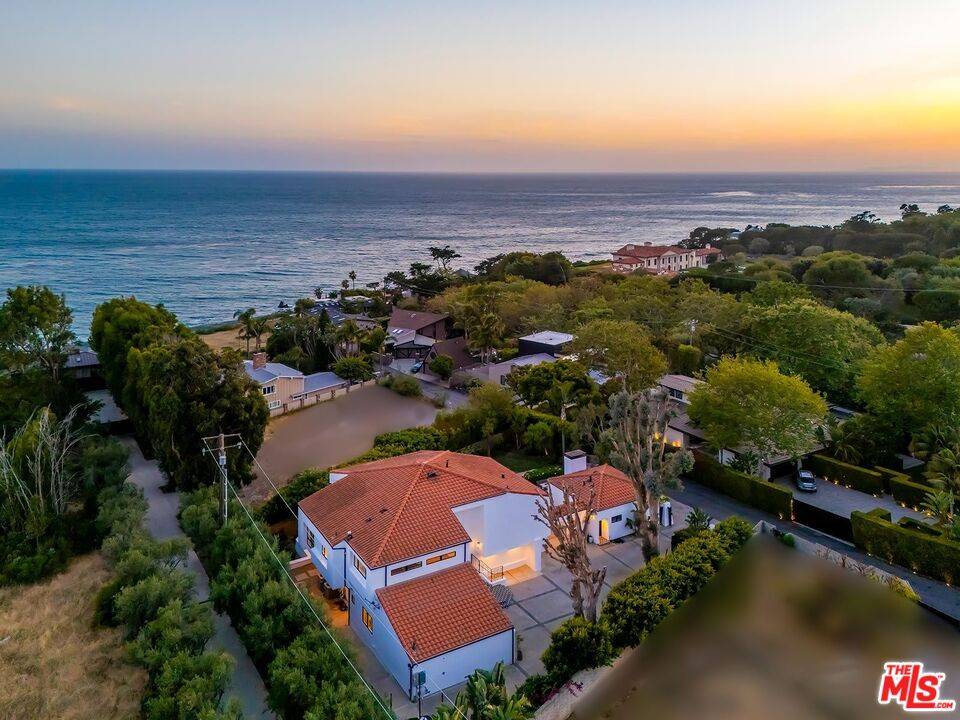 33002   Pacific Coast Hwy 6BR Malibu La