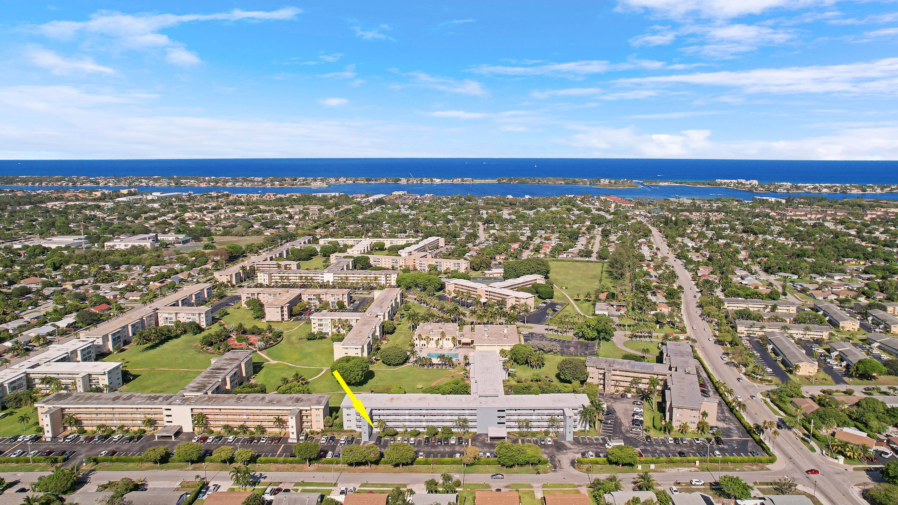 Charming 2 Bedroom Condo in a Vibrant 55 Community Boynton Beach.