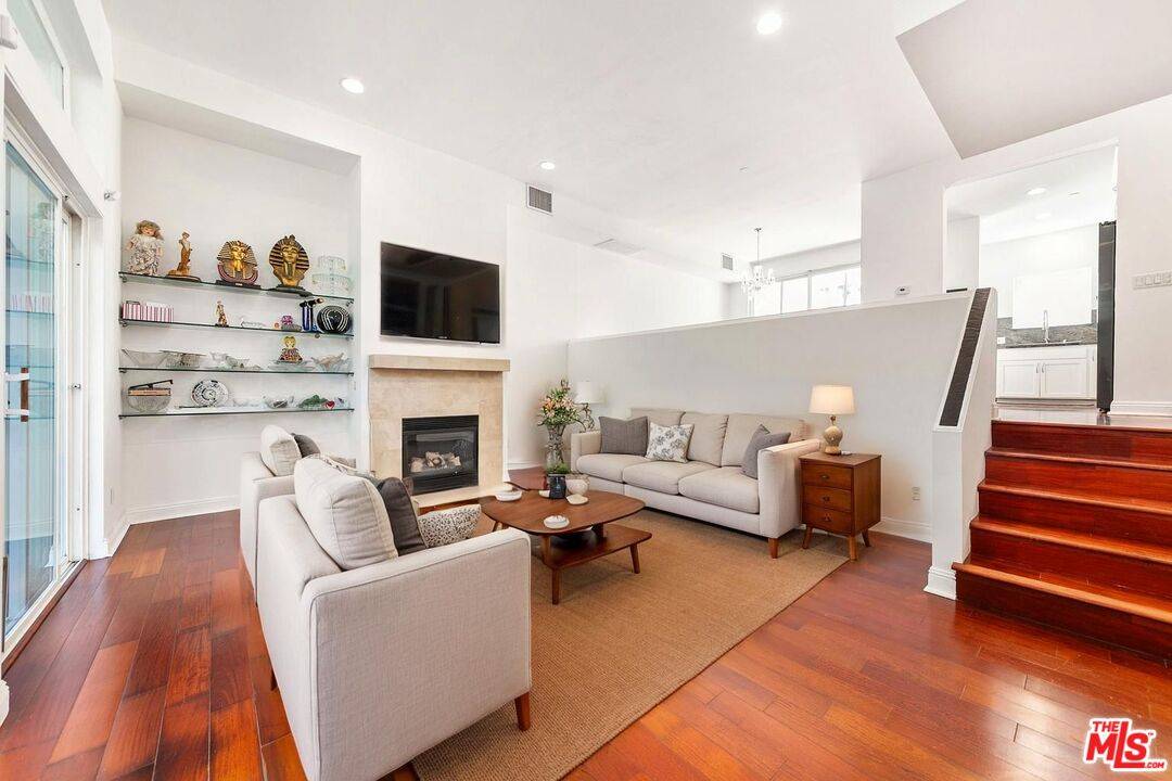1020   Hilldale Ave 3BR Sunset Strip La
