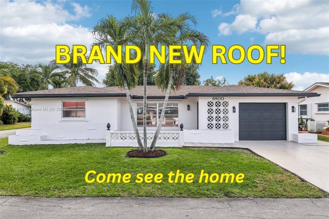 NEW TAMARAC LISTING Welcome to this fresh 2 bed, 2 bath home in the desired 55 Mainlands community.