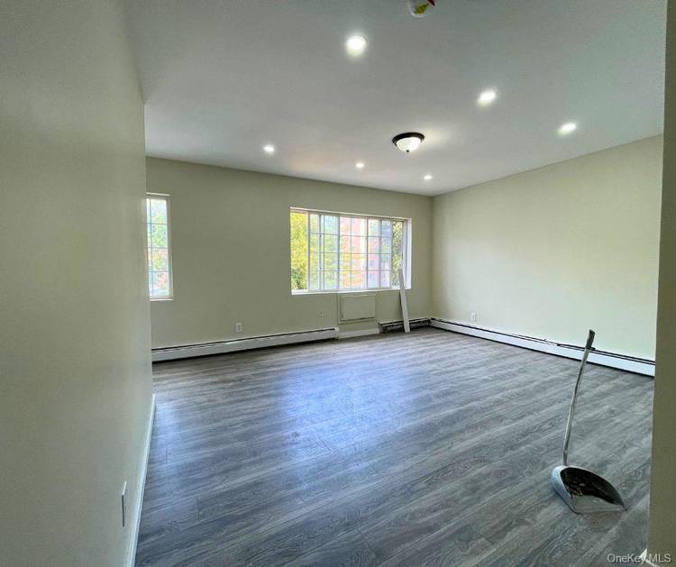 Discover your new home in this spacious and beautifully designed 3 bedroom, 2 bath apartment located right between Bedford Stuyvesant and Crown Heights.