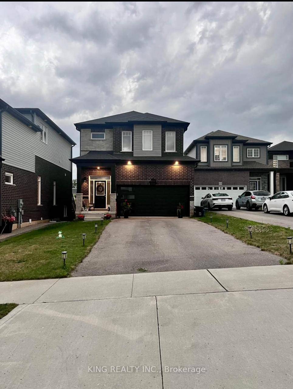 Welcome to 925 Tartan Court a beautifully upgraded 4 bedroom home available for lease in one of Kitchener's most desirable neighborhoods, Huron Park.
