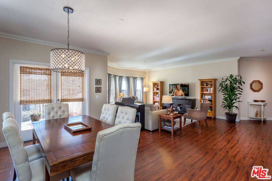 1862  S Bentley Ave 3BR La