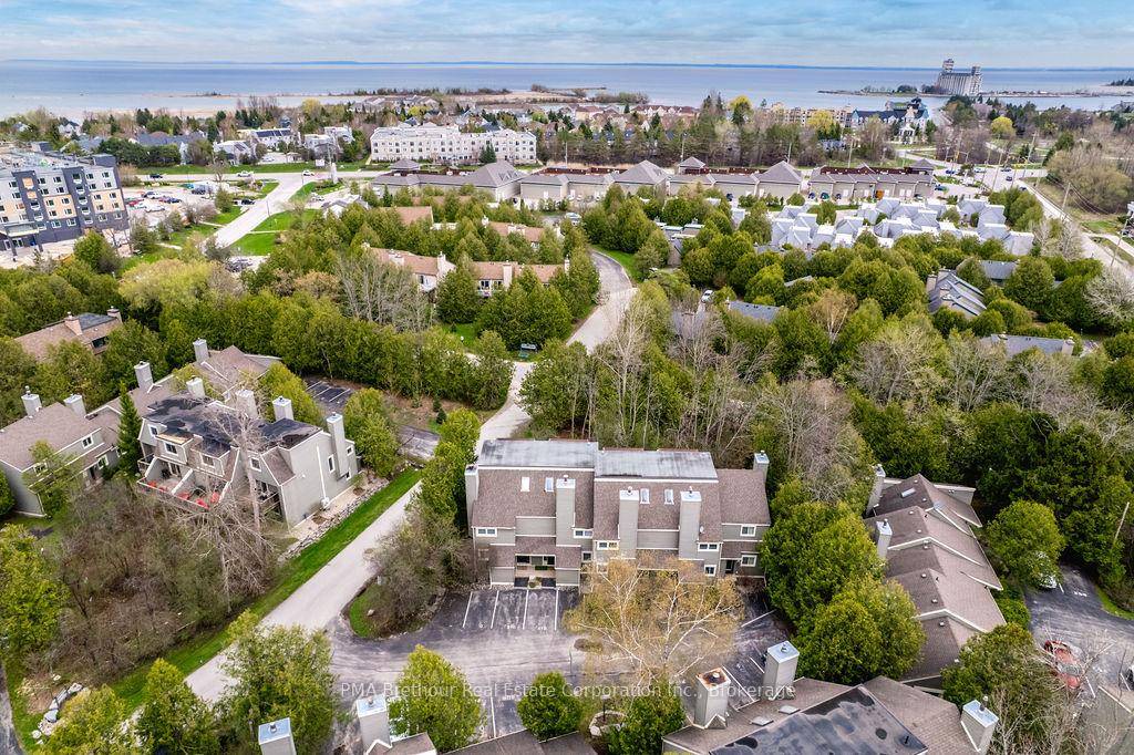 Winter Seasonal lease. Turn Key Townhouse in Collingwood, Ontario.