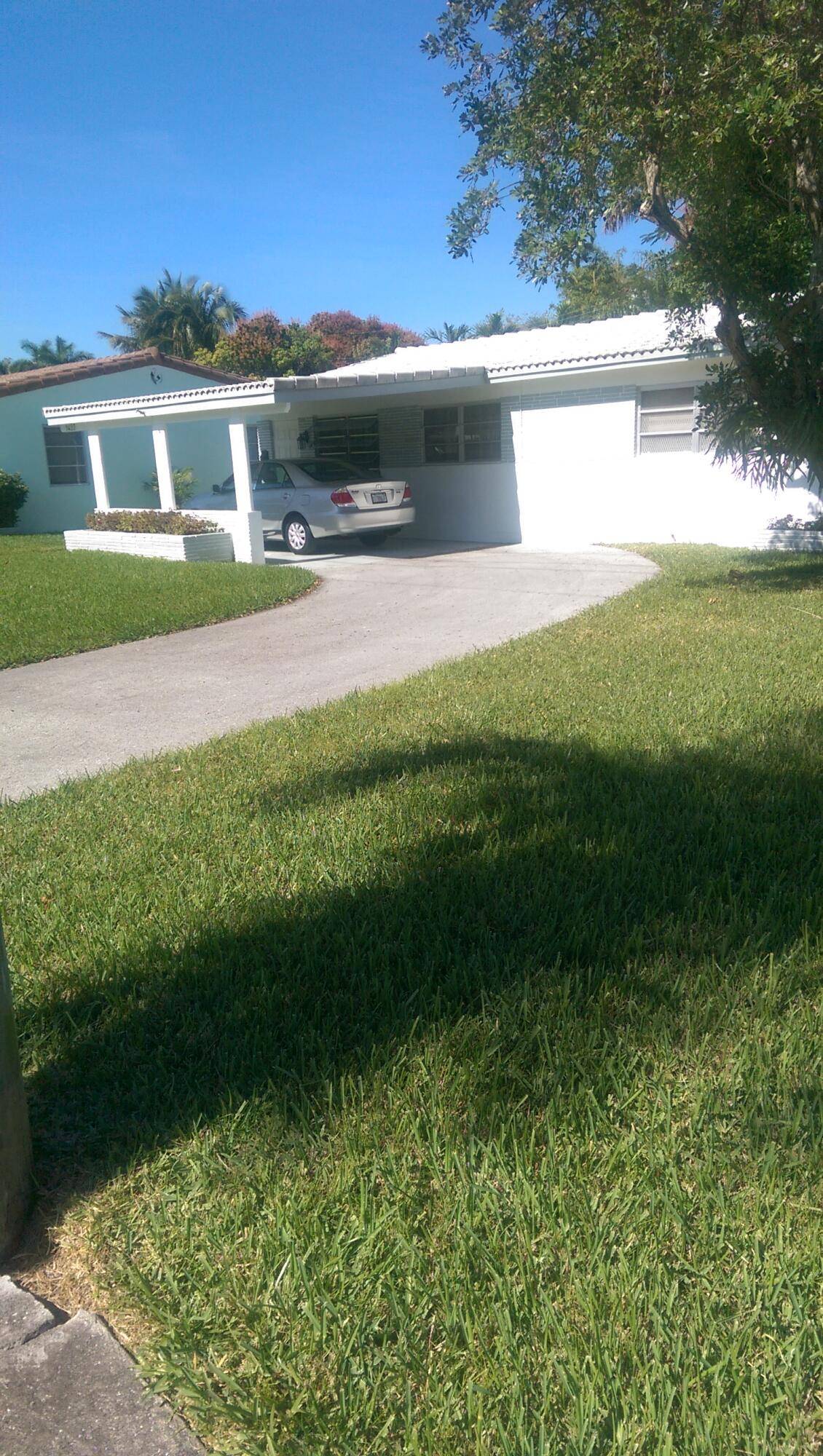 LOCATION LOCATION LOCATION ORIGINAL OWNER UPDATED DESIGNER DETAILED HOME WITH OVER SIZED BACK YARD PLENTY OF ROOM FOR A ISLAND STYLE INGROUND SWIMMING POOL SHORT WALK TO HOLLYWOOD BEACH.