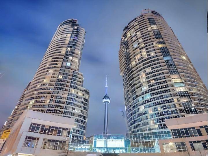 Welcome to PH04 at 8 York St where luxury meets lifestyle on Torontos Harbour waterfront.