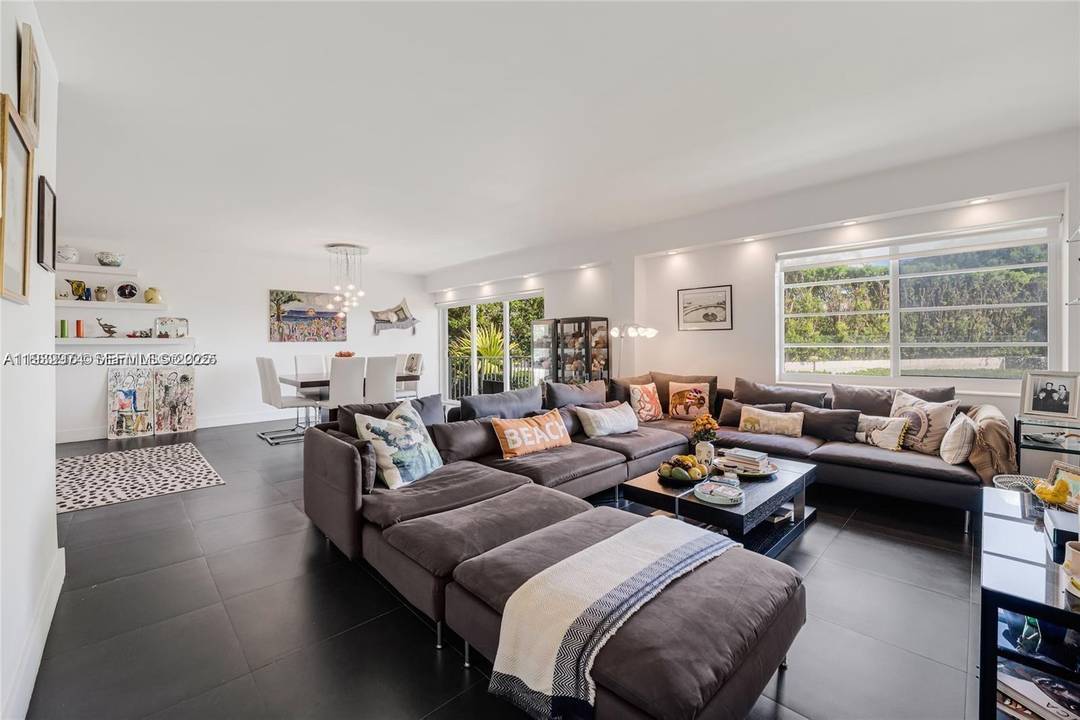 Spacious renovated 3 3 on the Bay !