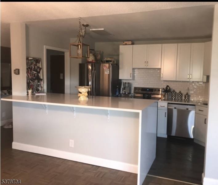 Completely renovated spacious 1 bedroom, 1.