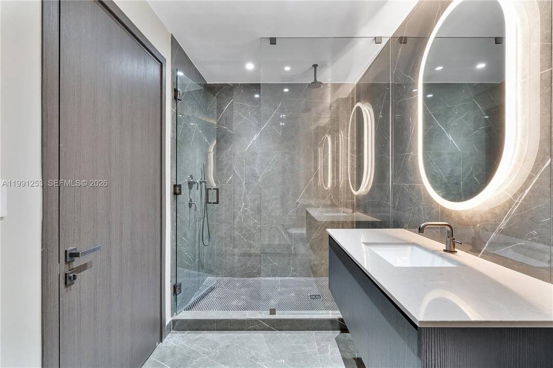 Live at the center of Miami s most vibrant lifestyle destination.