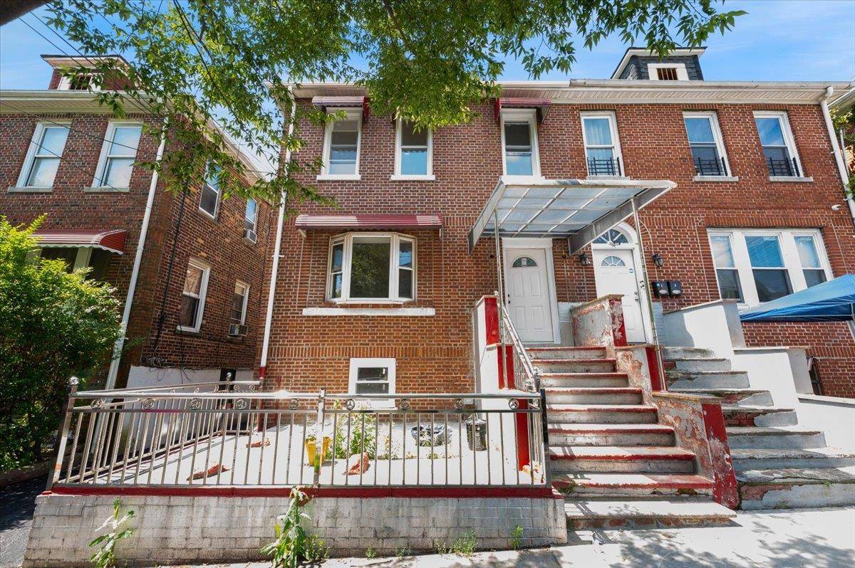 Welcome to 3585 Fish Avenue, Bronx, NY !