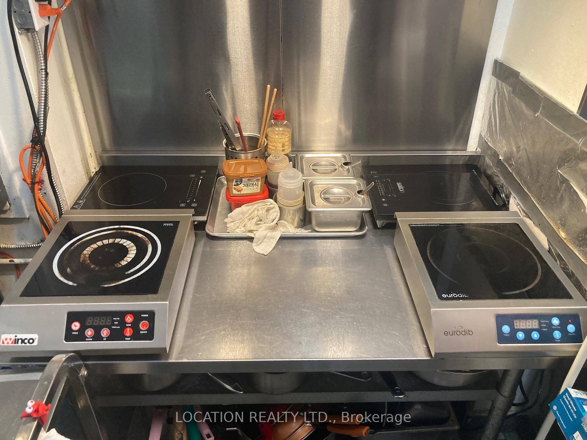 Motivated Seller ! ! Very very low net rent of 880 month, plus tax and utilities about 200 month ; Lease 4 years ; located at the entrance of busy ...