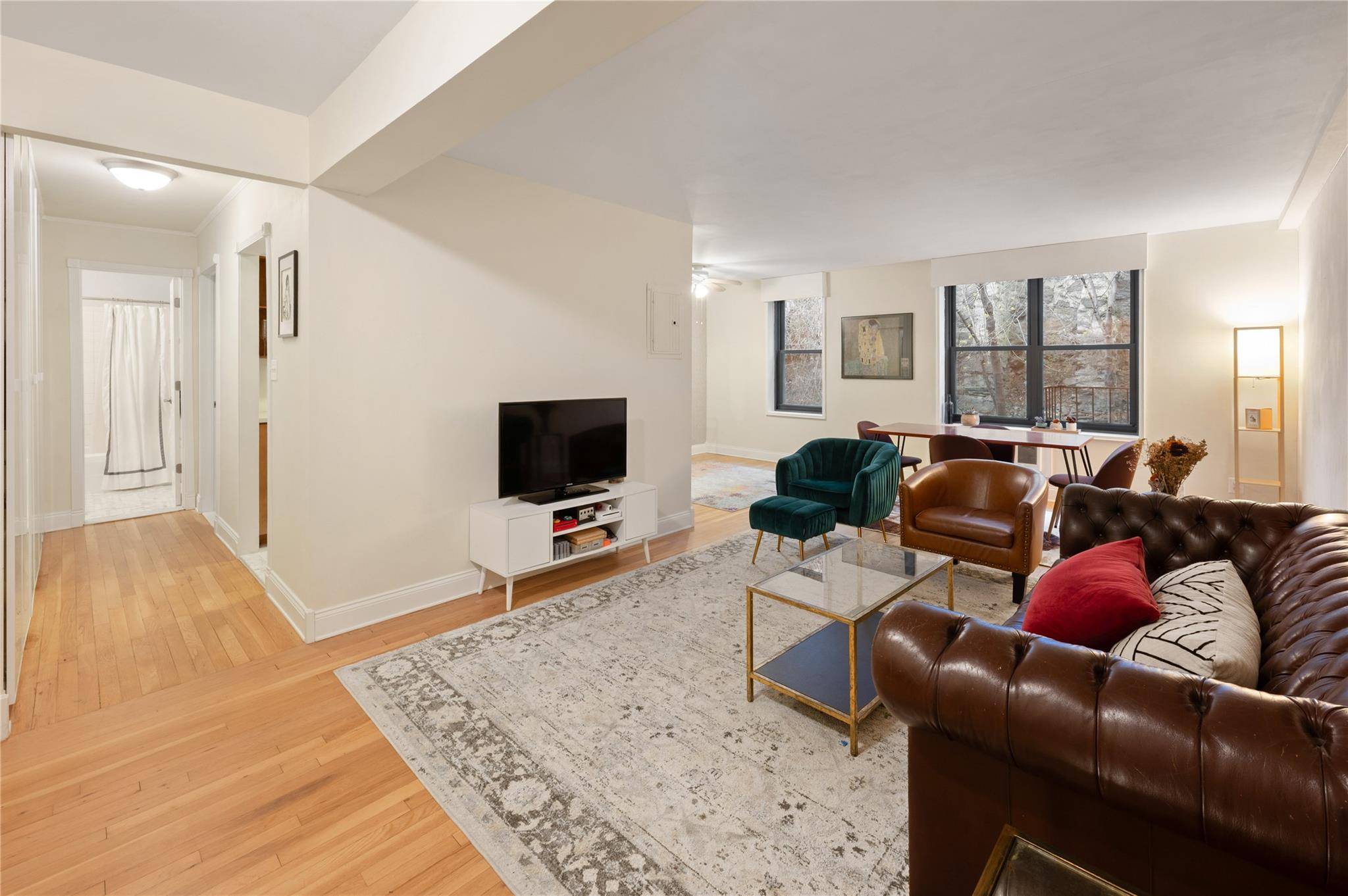 Spacious amp ; Flexible Junior Four in the Heart of Hudson Heights Welcome to Apartment 5A at 45 Overlook Terrace a bright and inviting Junior Four offering exceptional flexibility and ...