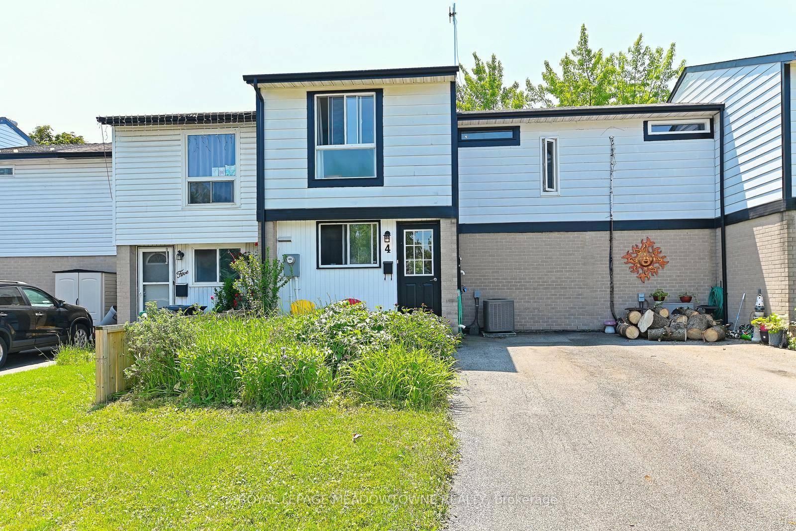 NO CONDO FEES ! FREEHOLD TOWNHOME !