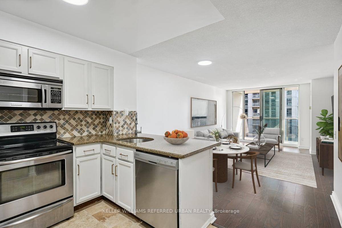 Welcome to Suite 1911 at The Penrose a rare opportunity in the heart of downtown Toronto !