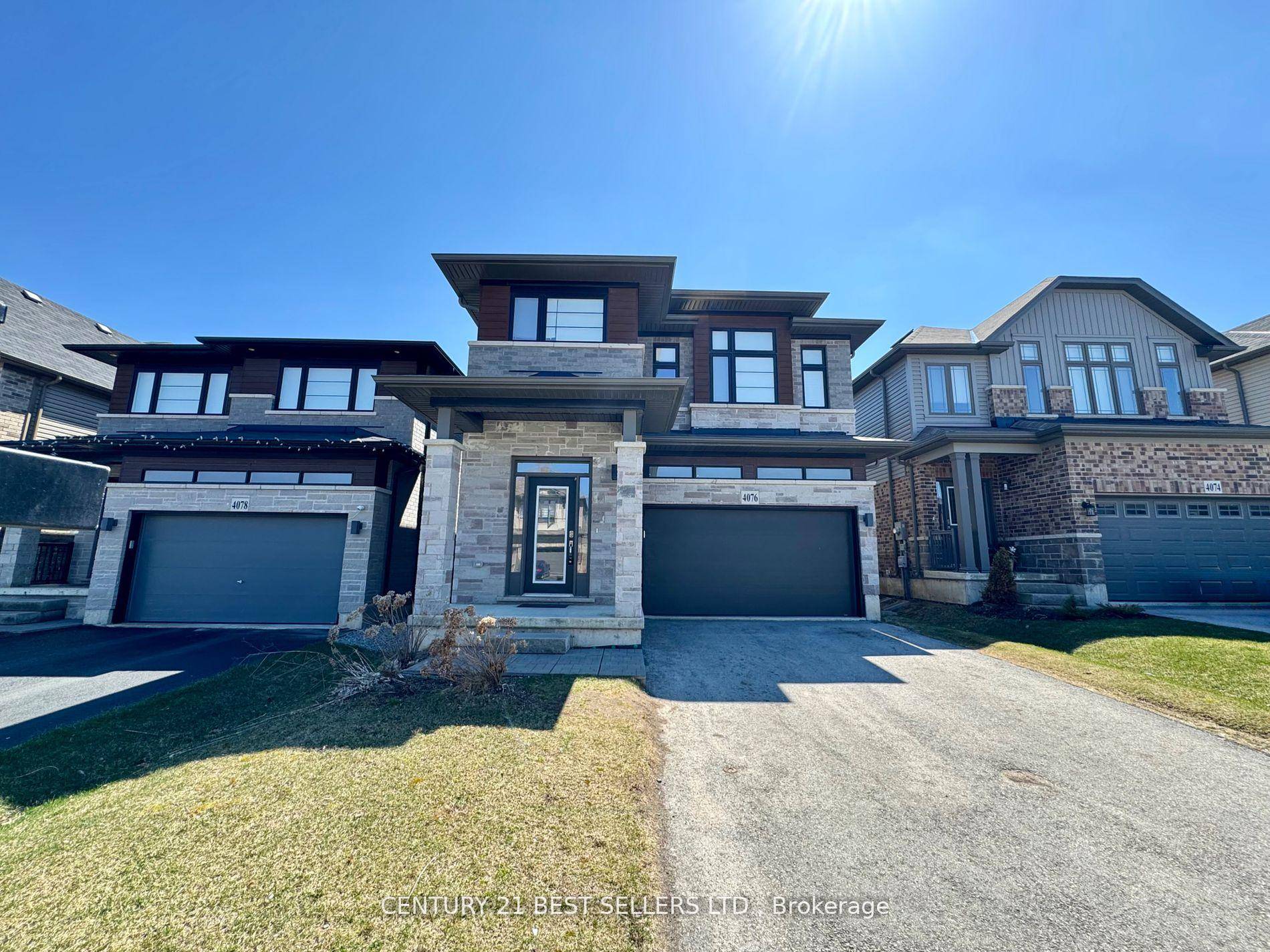 Spacious 4 bedrooms 2 den Family Home in Beamsville Prime Location !