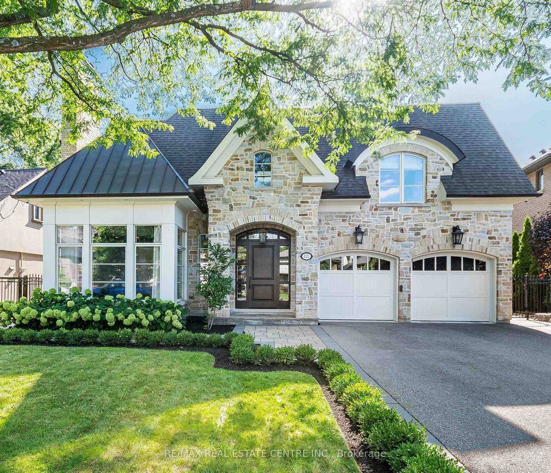 Modern masterpiece in prestigious Humber Valley !