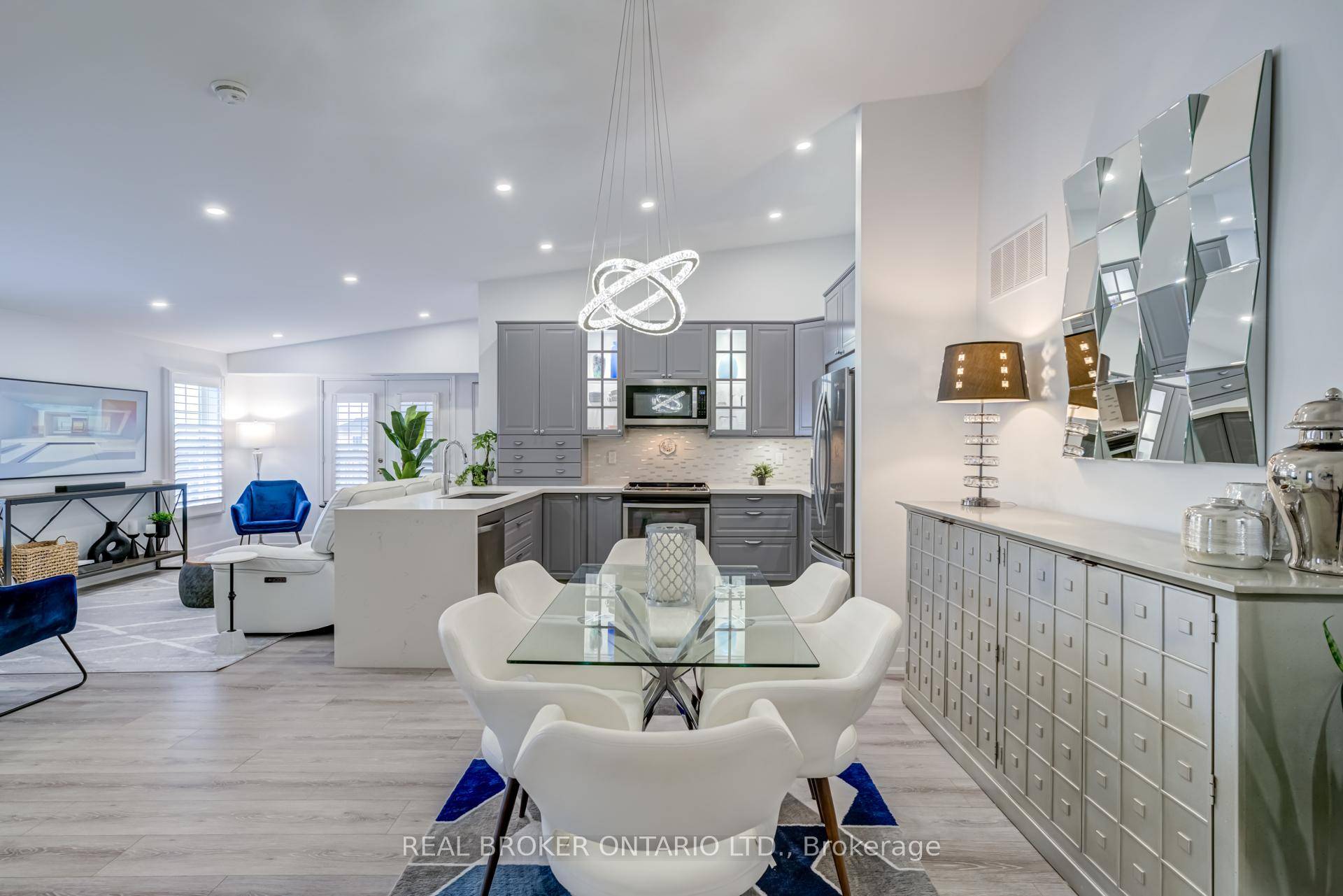 Welcome to this stunningly remodeled 2 bedroom, 2 bathroom penthouse suite in the highly coveted Glen Abbey community of Oakville.