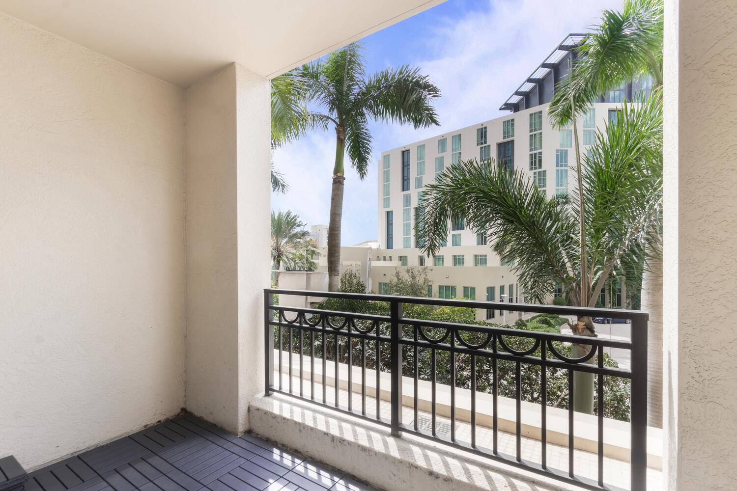 BEST VALUE IN CITYPLACE SOUTH TOWER !
