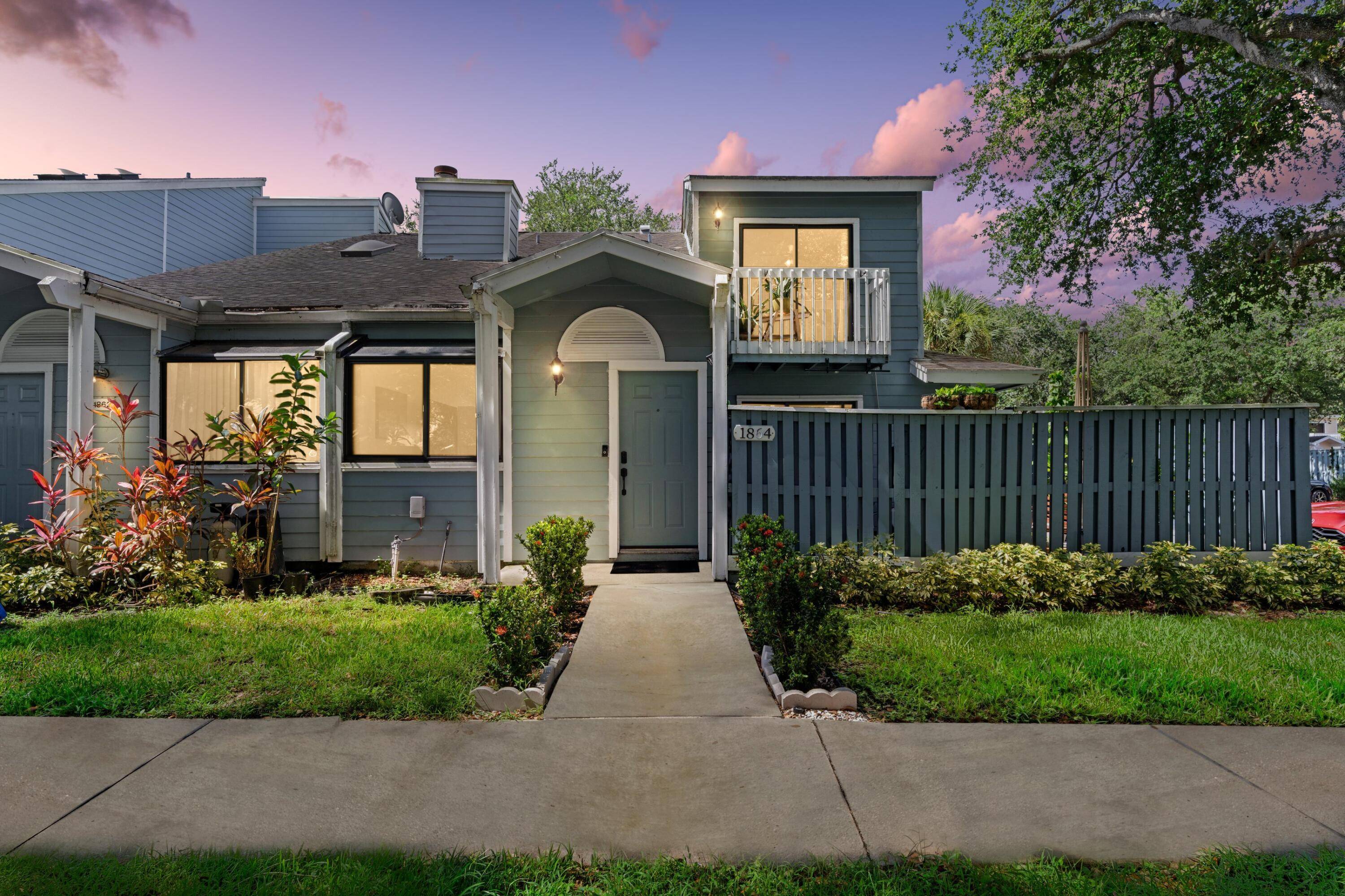 ABSOLUTELY GORGEOUS CORNER END UNIT TOWNHOUSE PRESTIGIOUS PLAYERS PLACE WALK TO POOL LOW HOA FEES Bright Open Split Floor Plan LED Customer Lighting Skylight All Hurricane Impact Windows Doors Impressive ...
